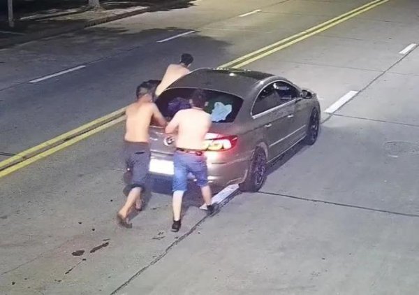 优股配资 算酒驾吗？三名男子酒后路上推车数百米回家，交警回应